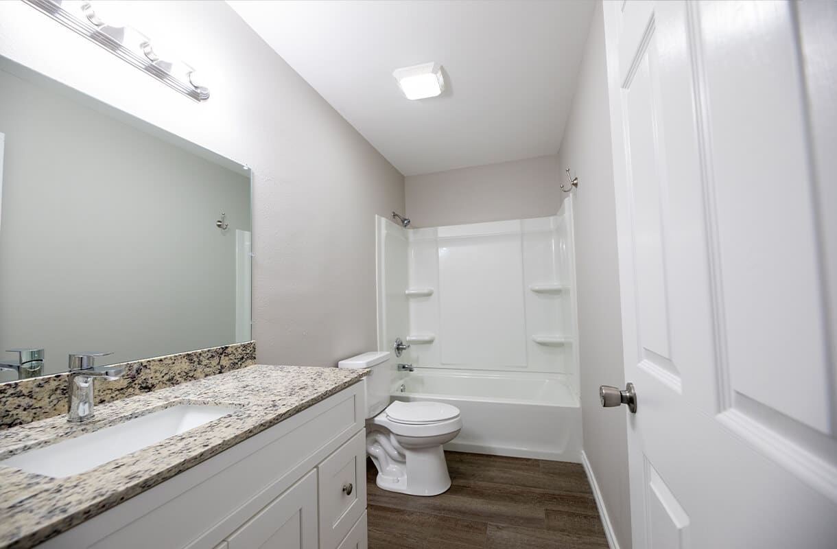 1716-17TH-STREET-BATHROOM1