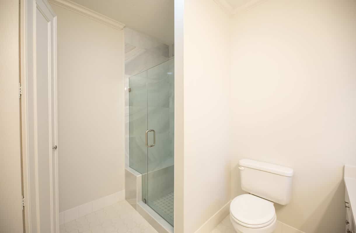 3709B-HOLLY-HILL-bathroom1-2