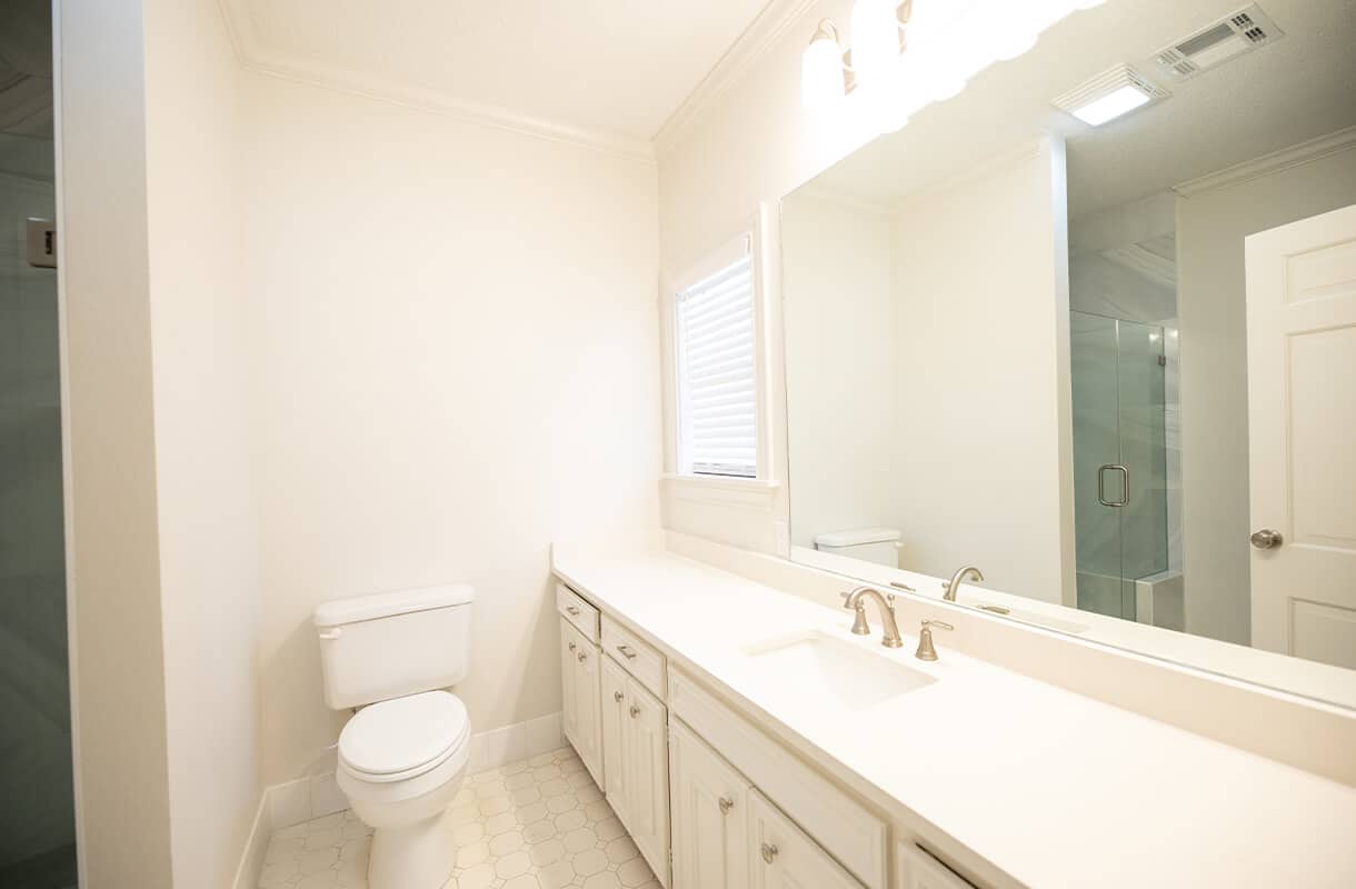 3709B-HOLLY-HILL-bathroom1