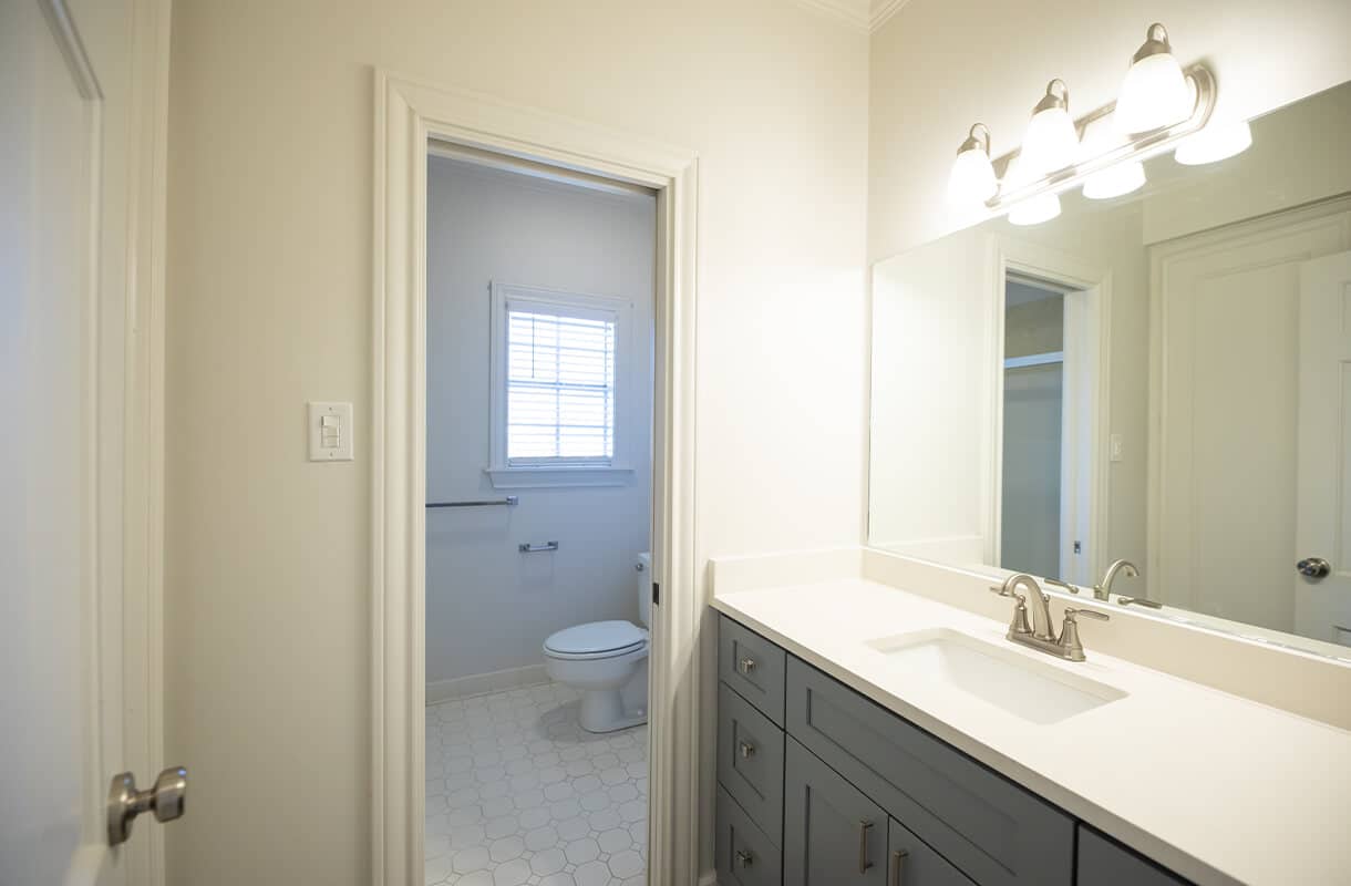 3709B-HOLLY-HILL-bathroom2
