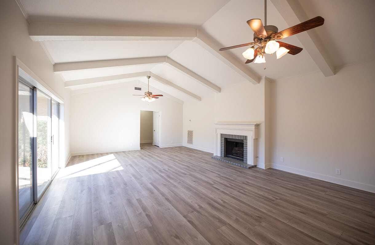 3709B-HOLLY-HILL-living