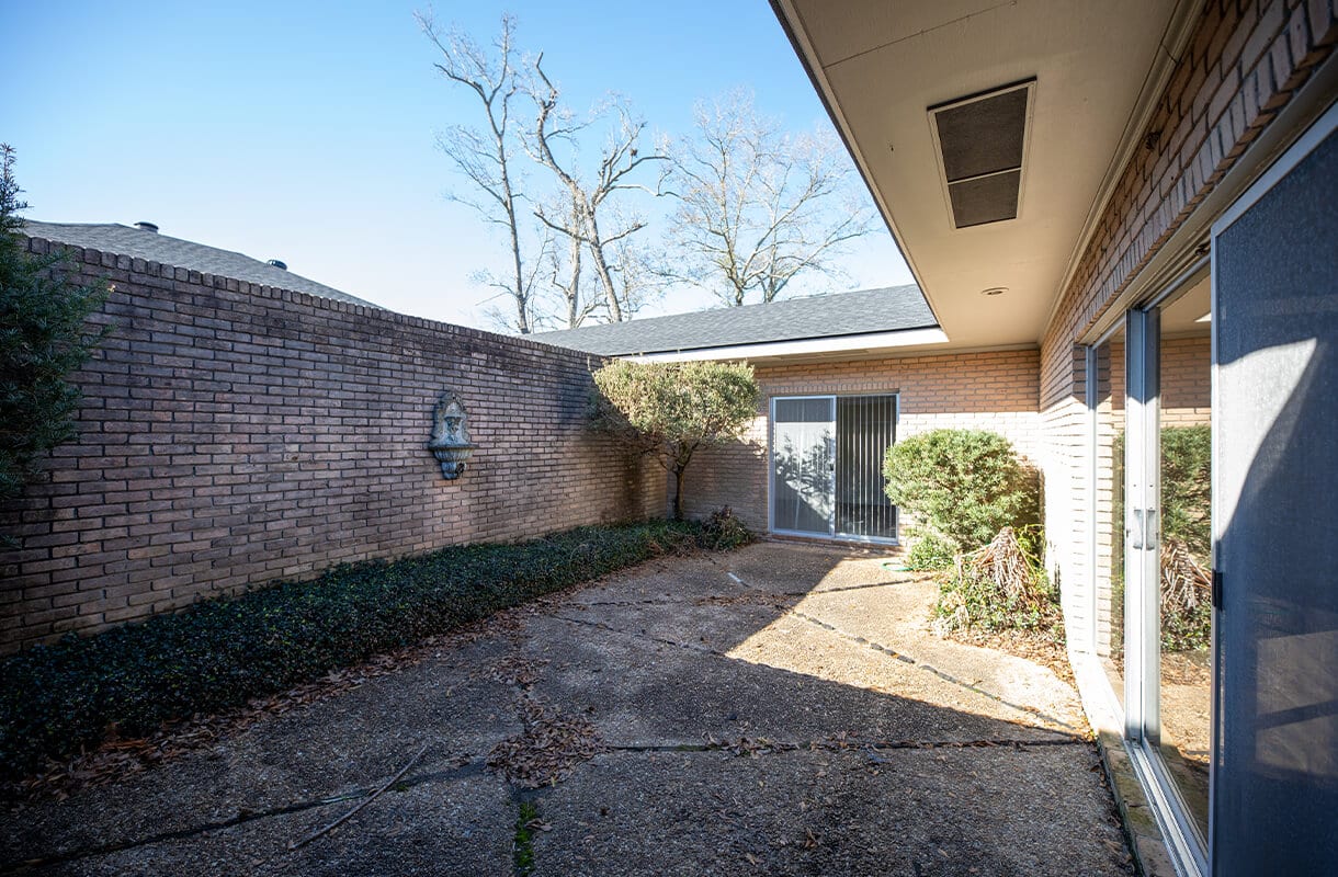 3709B-HOLLY-HILL-patio