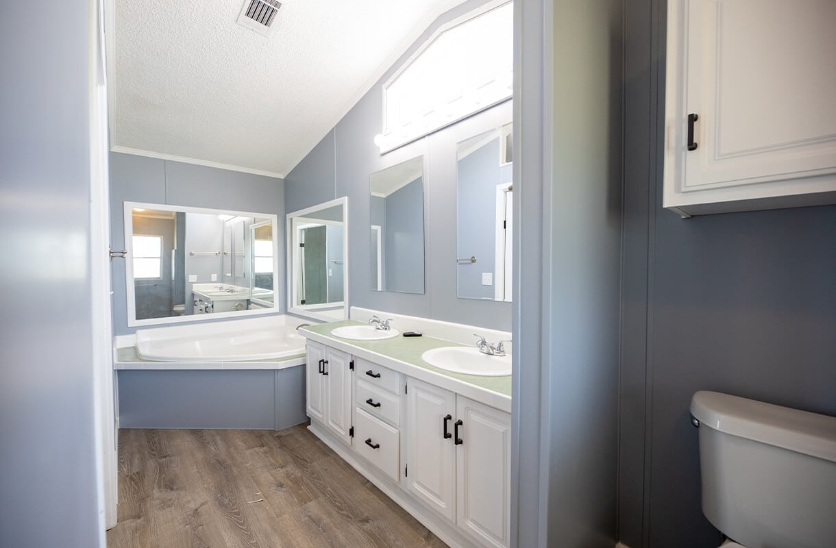 4168-GREENTREE-LANE-bathroom1-1