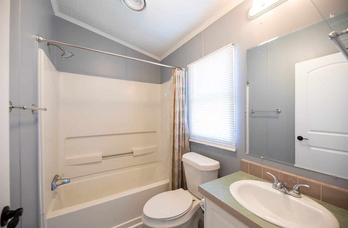 4168-GREENTREE-LANE-bathroom2