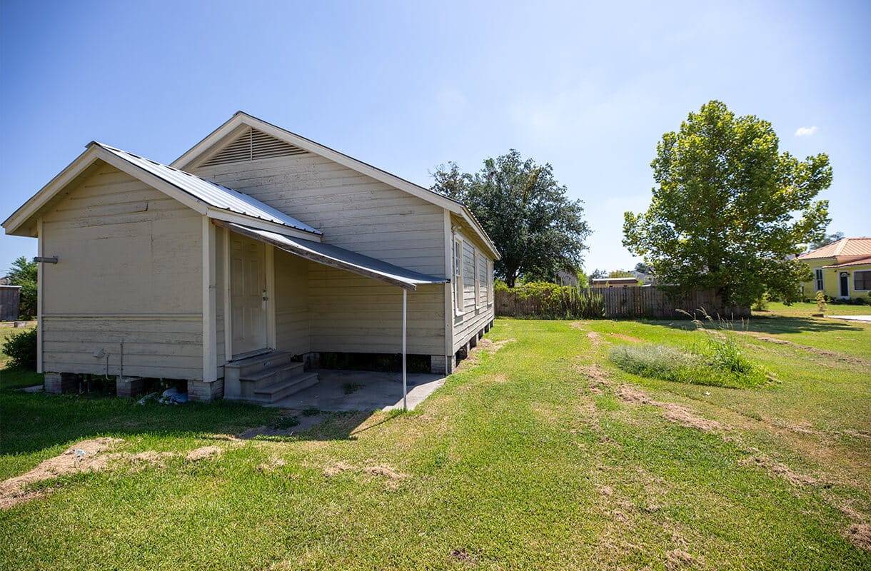 624.5-IRIS-STREET-backyard