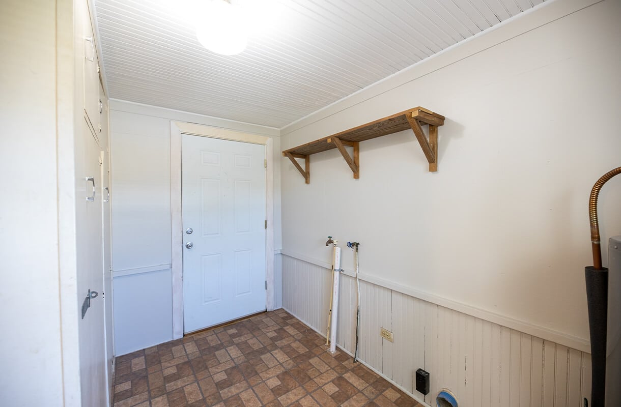 624.5-IRIS-STREET-laundry