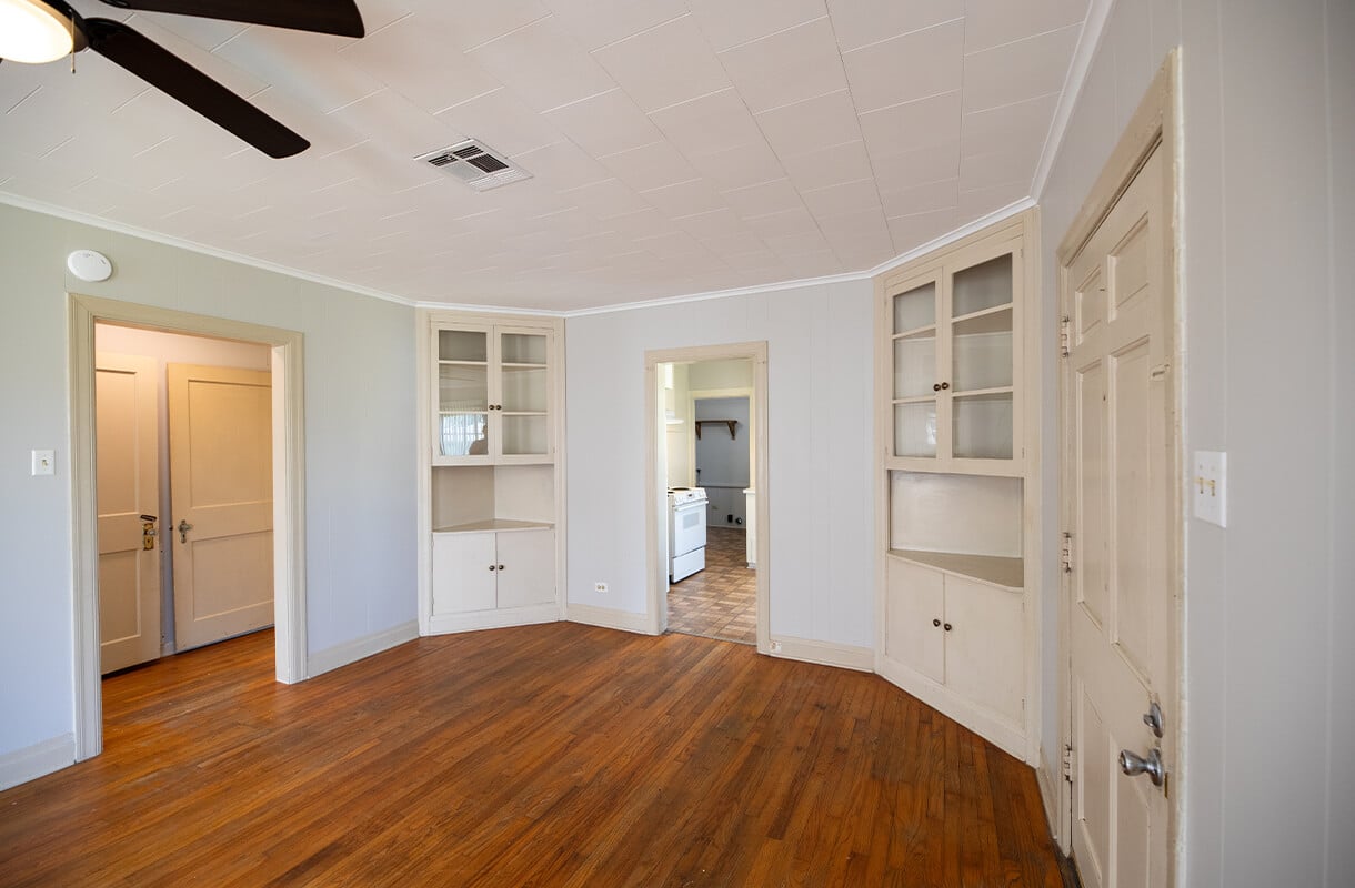 624.5-IRIS-STREET-living2