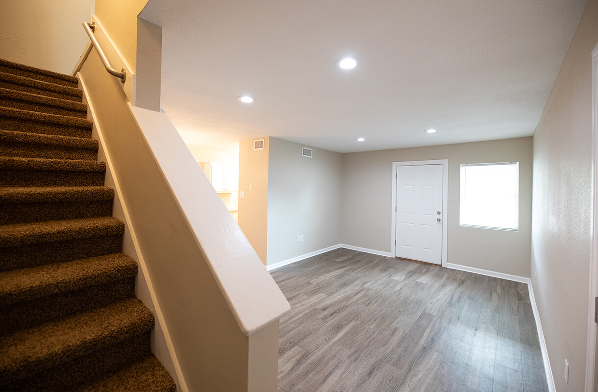 1834-FOX_RUN-1-living-stairs