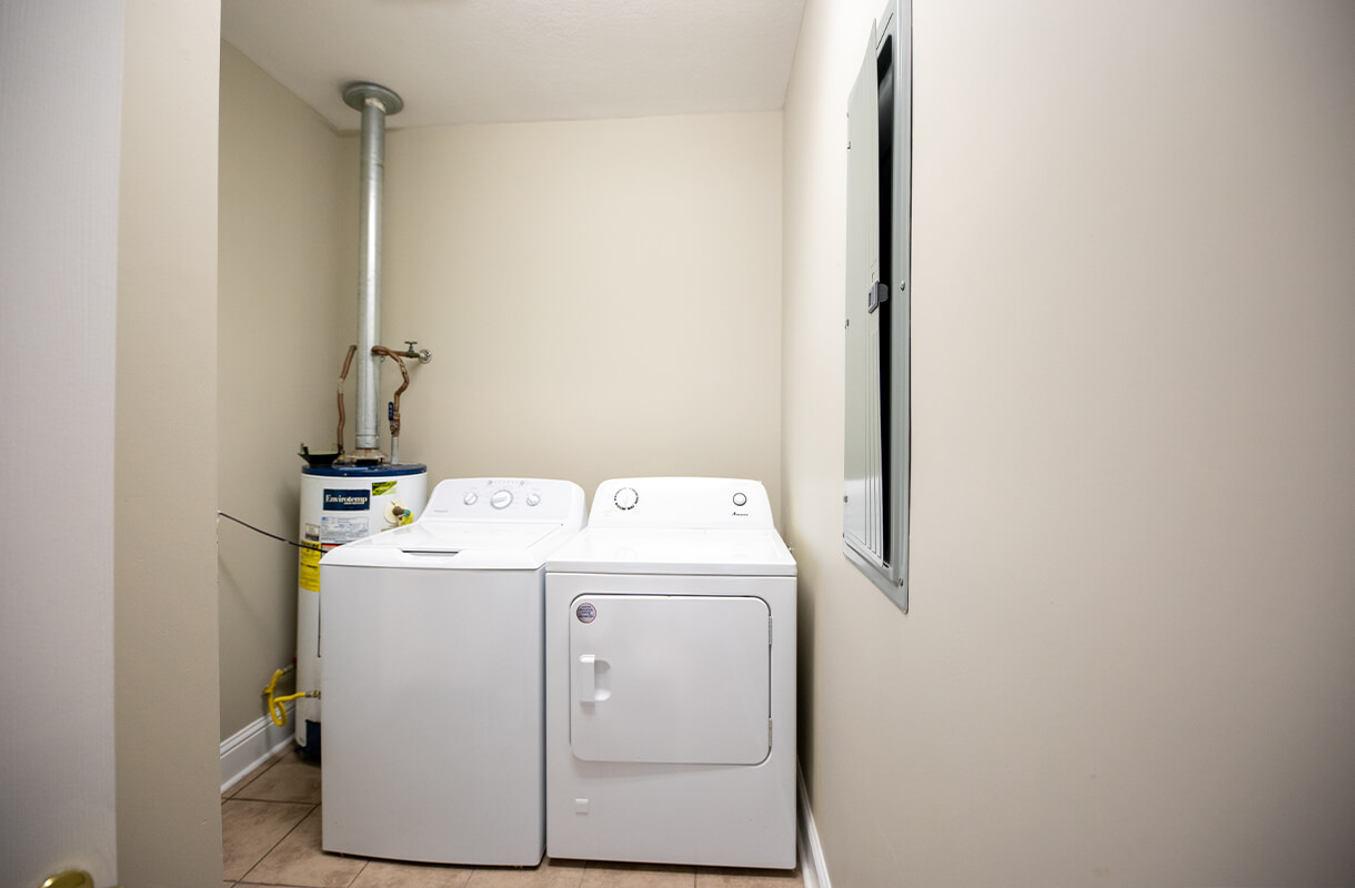 727-PRYCE-STREET-laundry