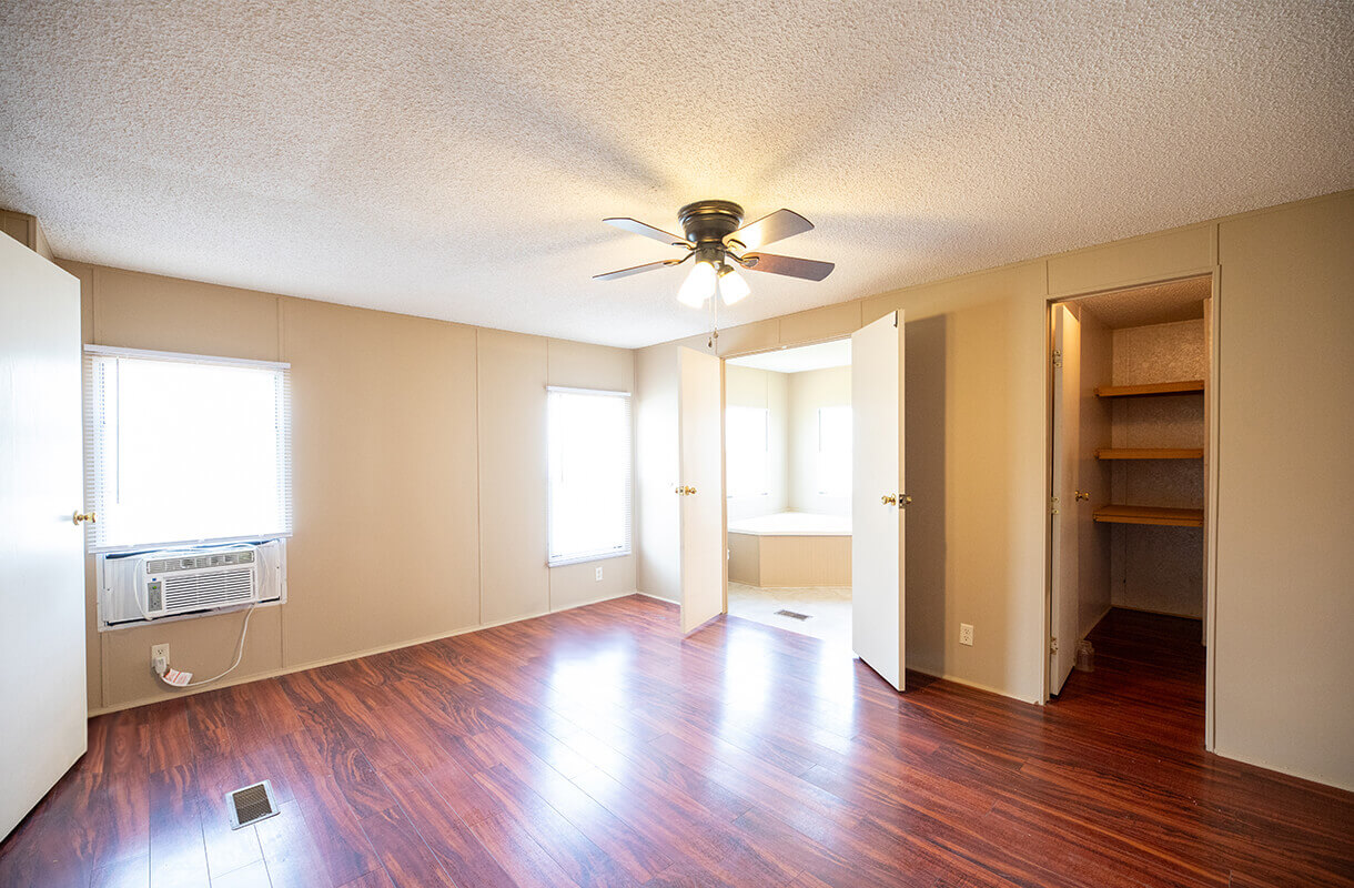 2141-50-COUNTRY-CLUB-ROAD-bedroom1