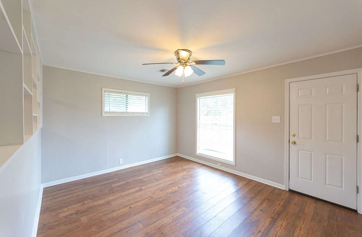 3008-LOUISIANA-AVE-living