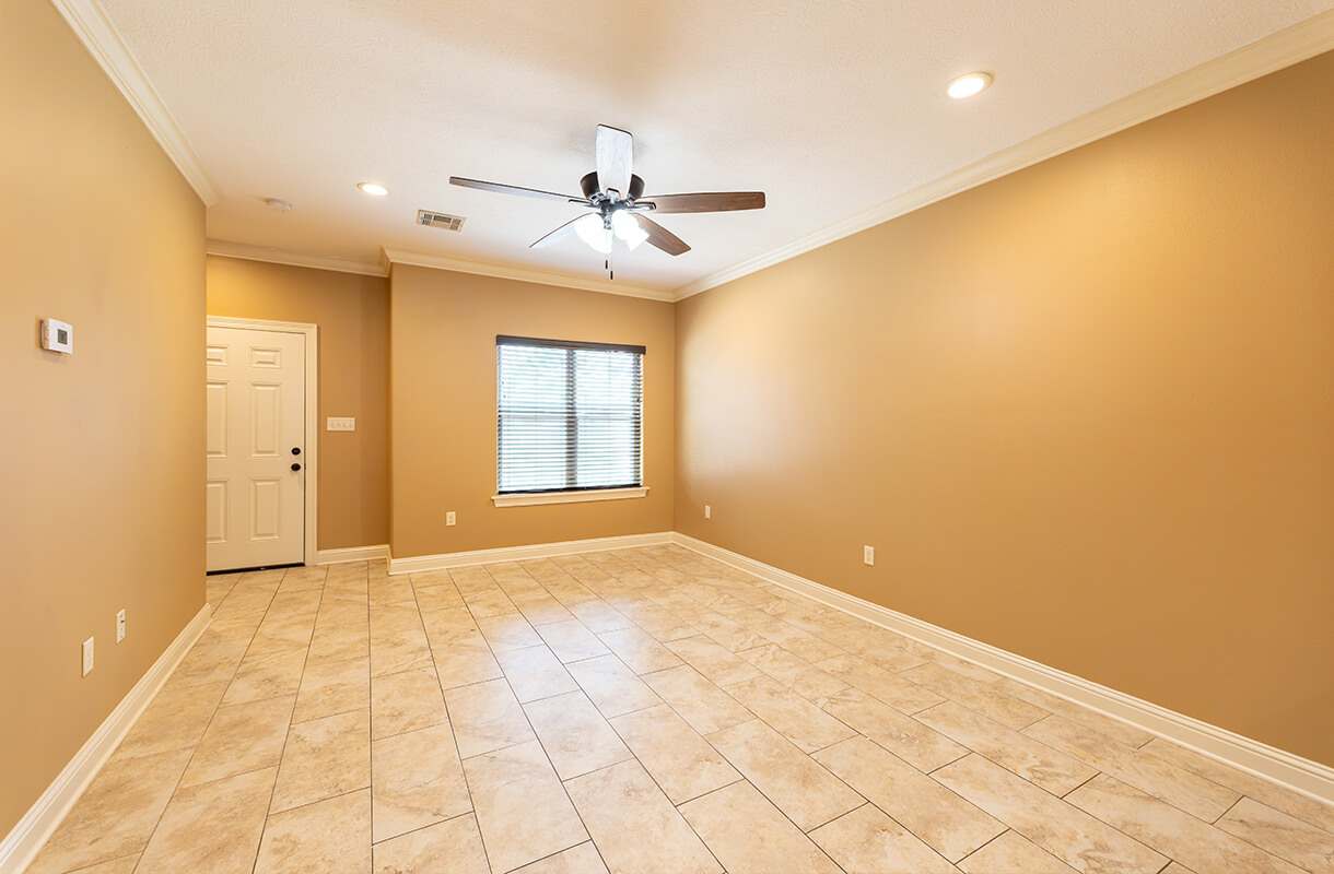 2703-ENTERPRISE-BLVD-Unit-G-living-alt