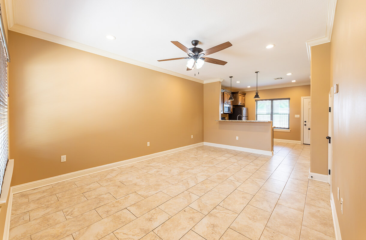 2703-ENTERPRISE-BLVD-Unit-G-living-kitchen