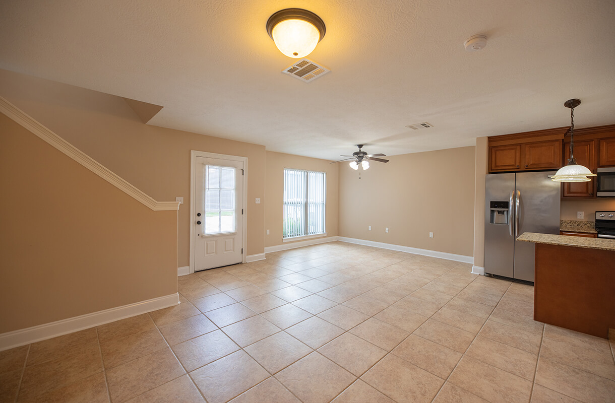 3810-COMMON-STREET-UNIT-3-living-alt