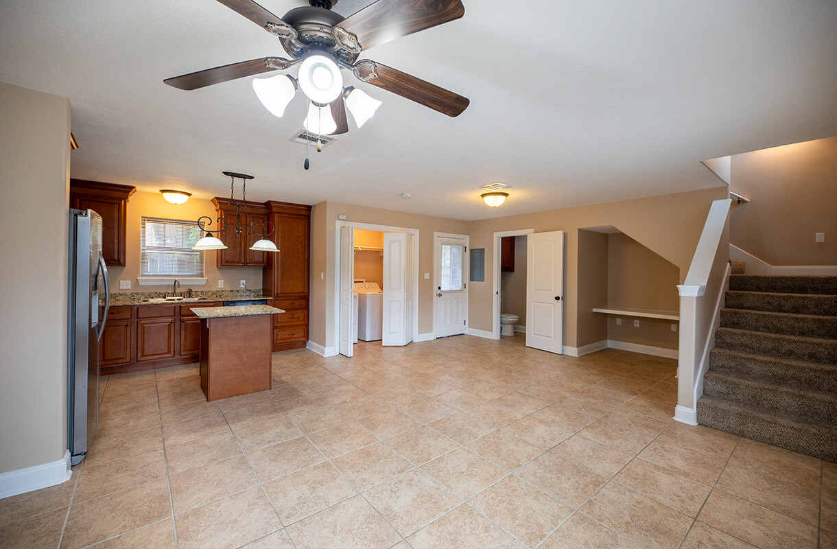 3810-COMMON-STREET-UNIT-3-living-kitchen-alt