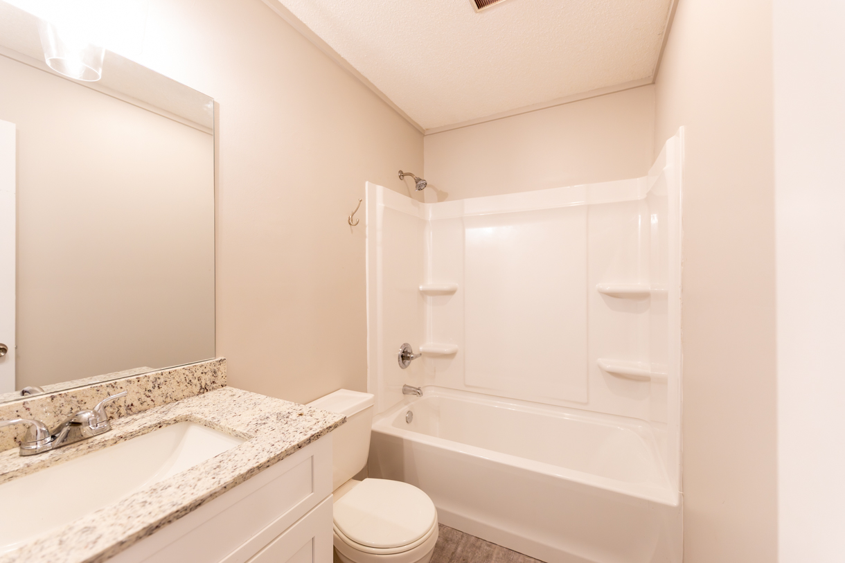 591-LEJUANTA-bathroom