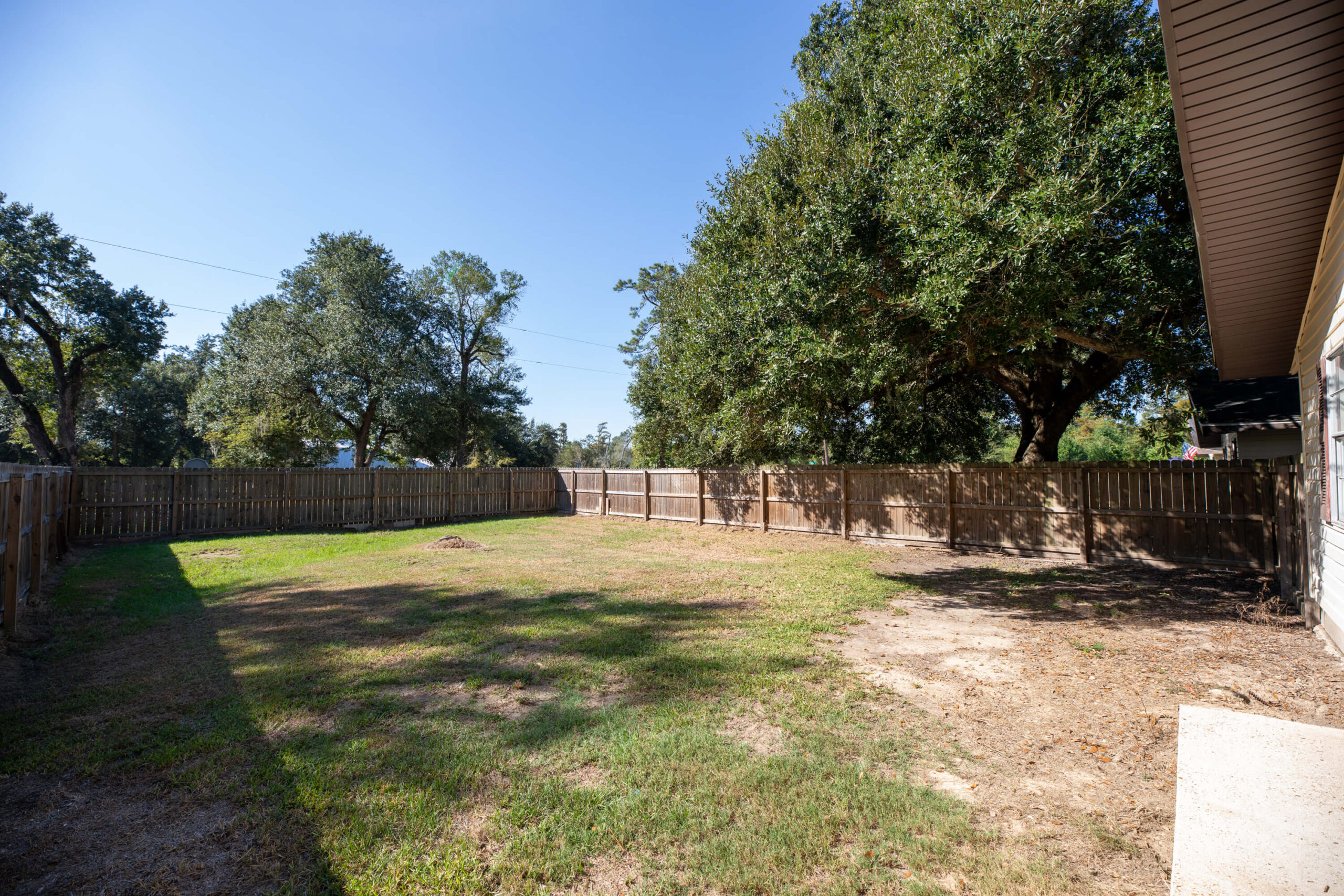 2421_WALKER_ROAD-backyard