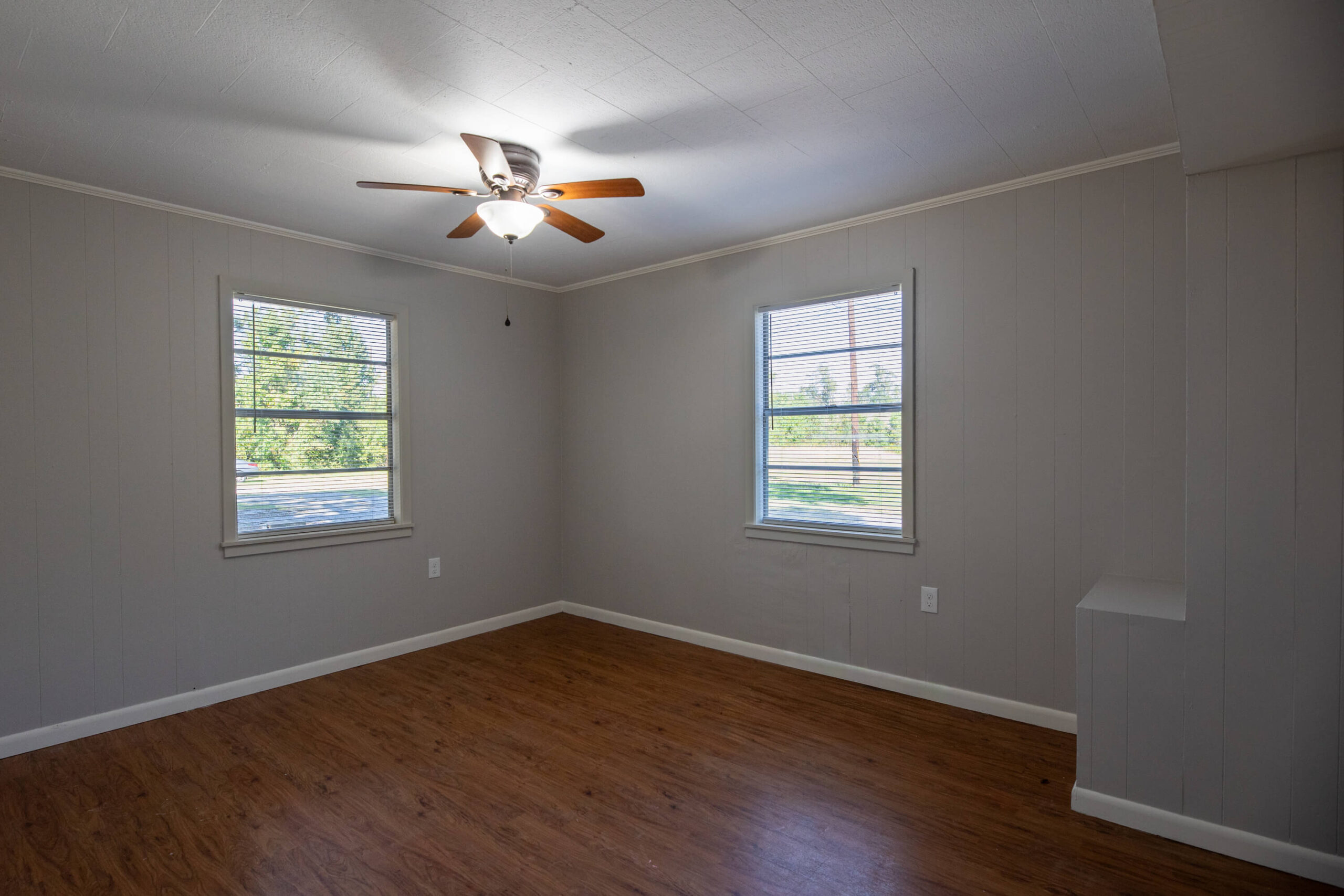 2421_WALKER_ROAD-bedroom2