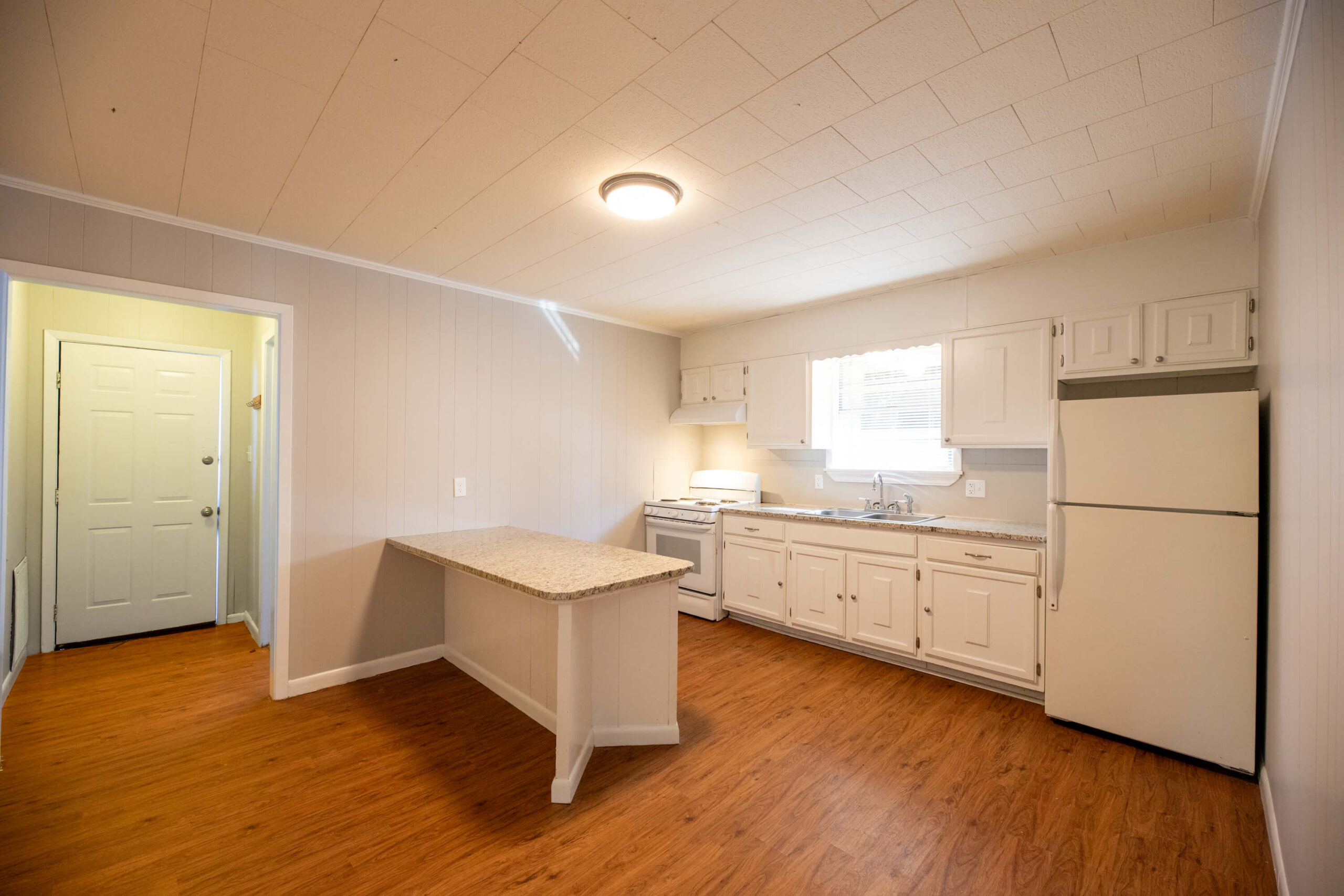 2421_WALKER_ROAD-kitchen_alt