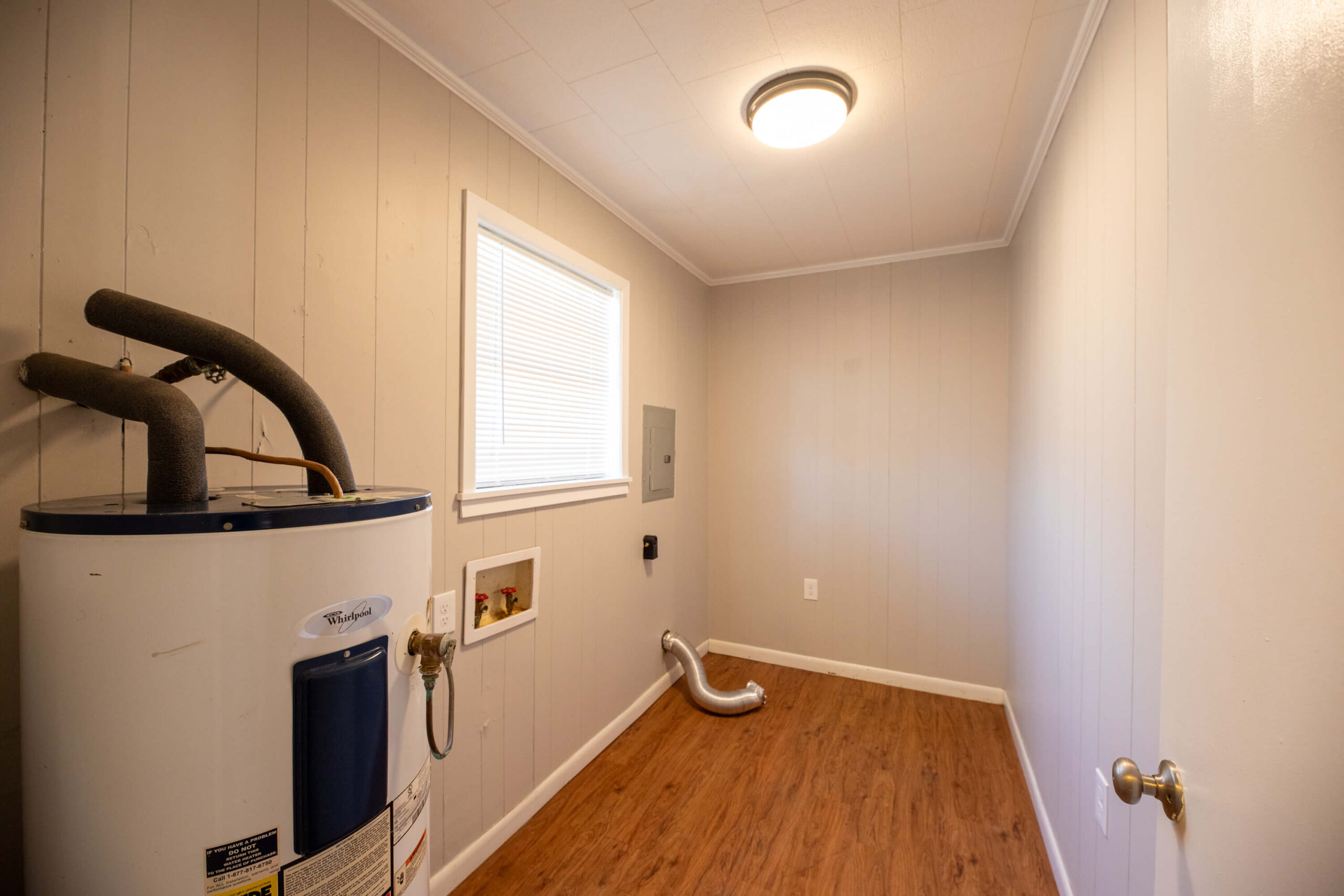 2421_WALKER_ROAD-laundry