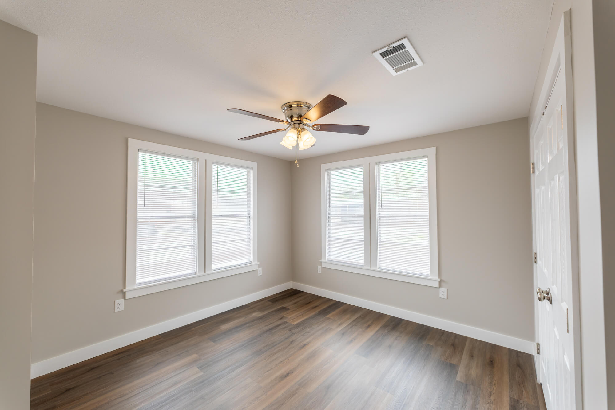 1708-KIRKMAN-STREET-bedroom2