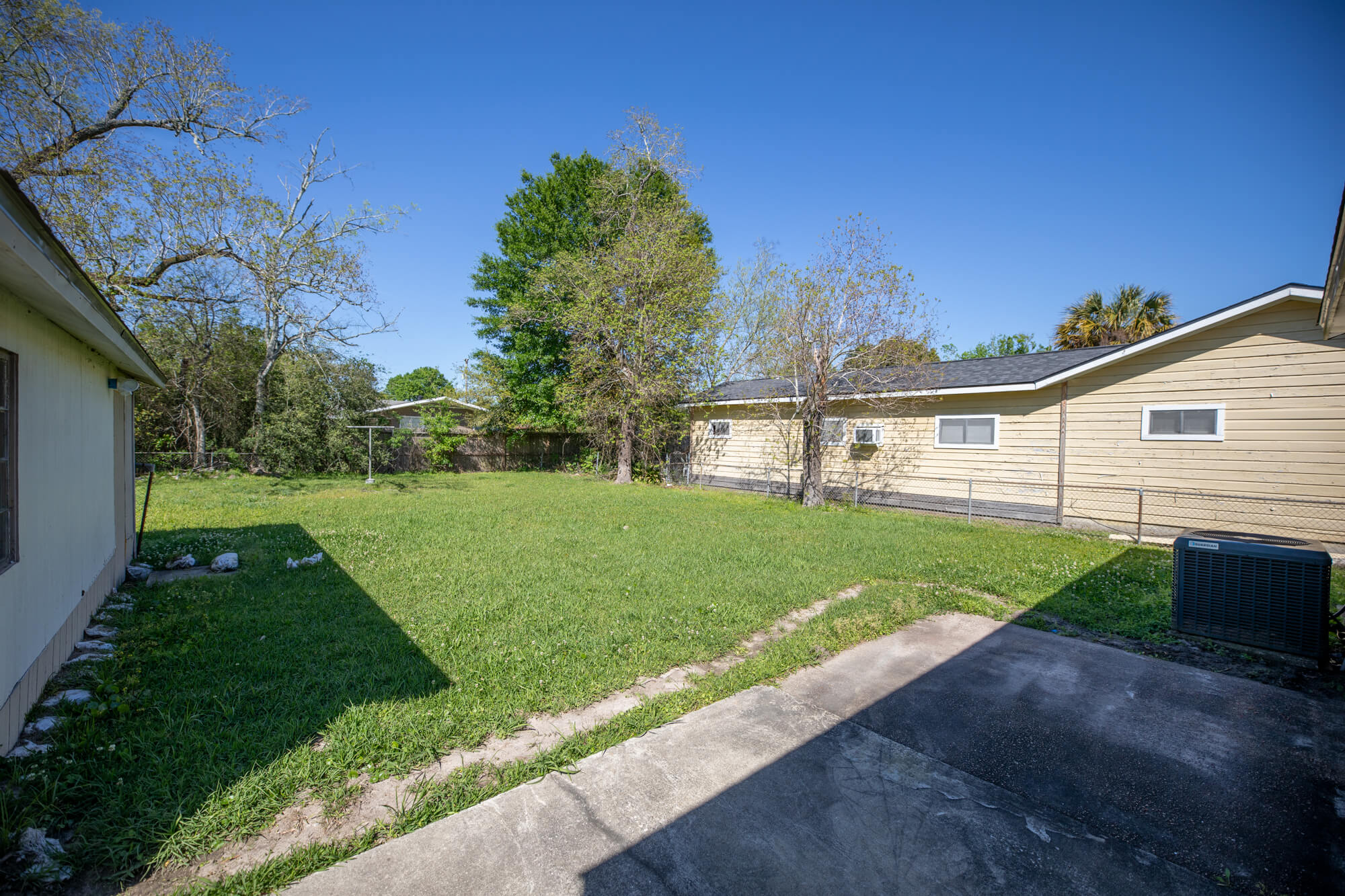 1921-10TH-STREET-backyard