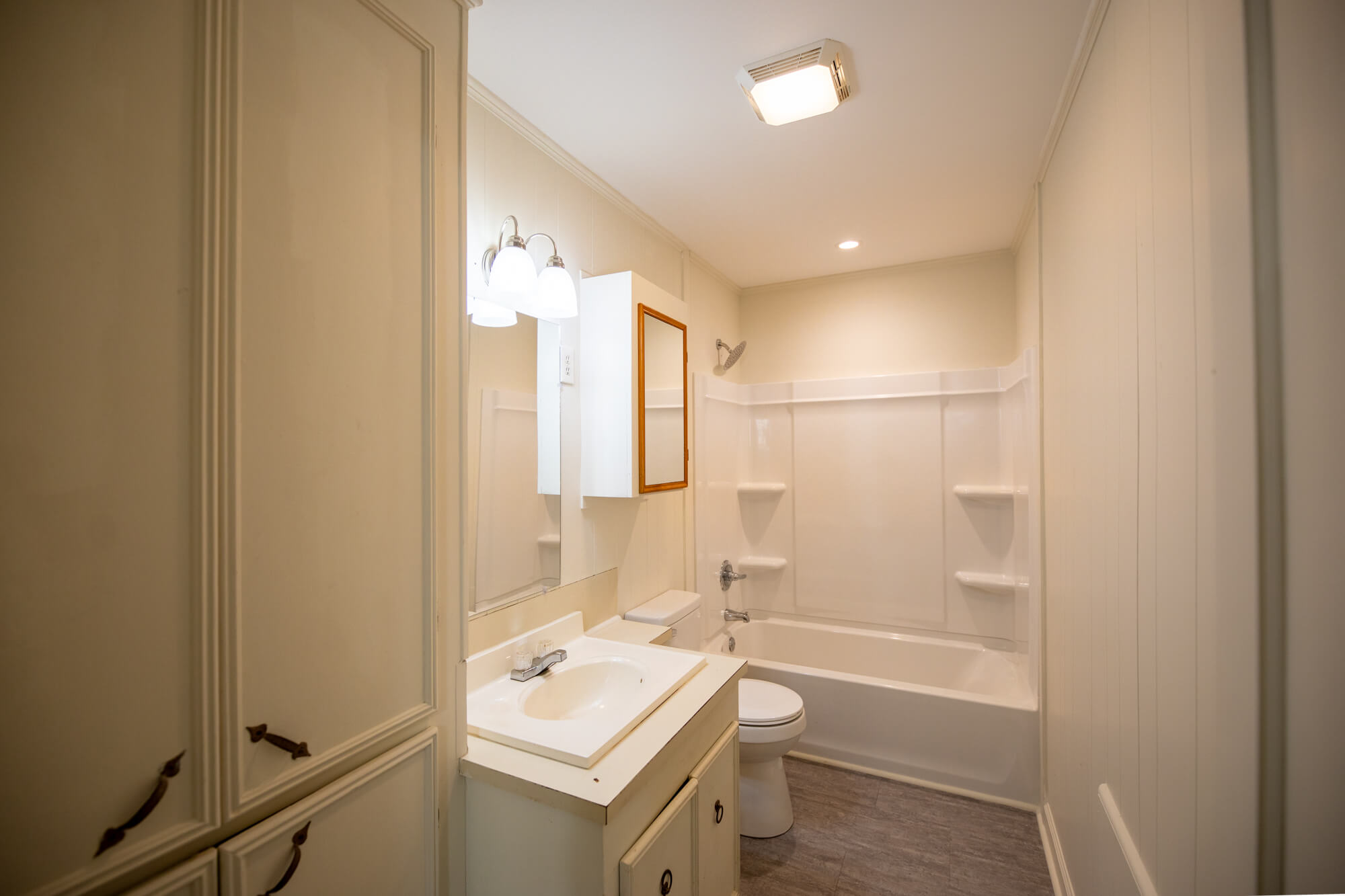 1921-10TH-STREET-bathroom