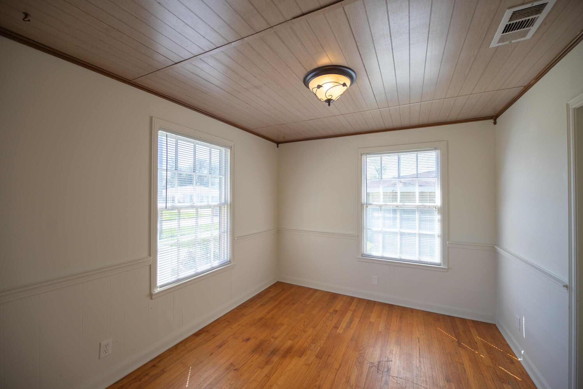 1921-10TH-STREET-den