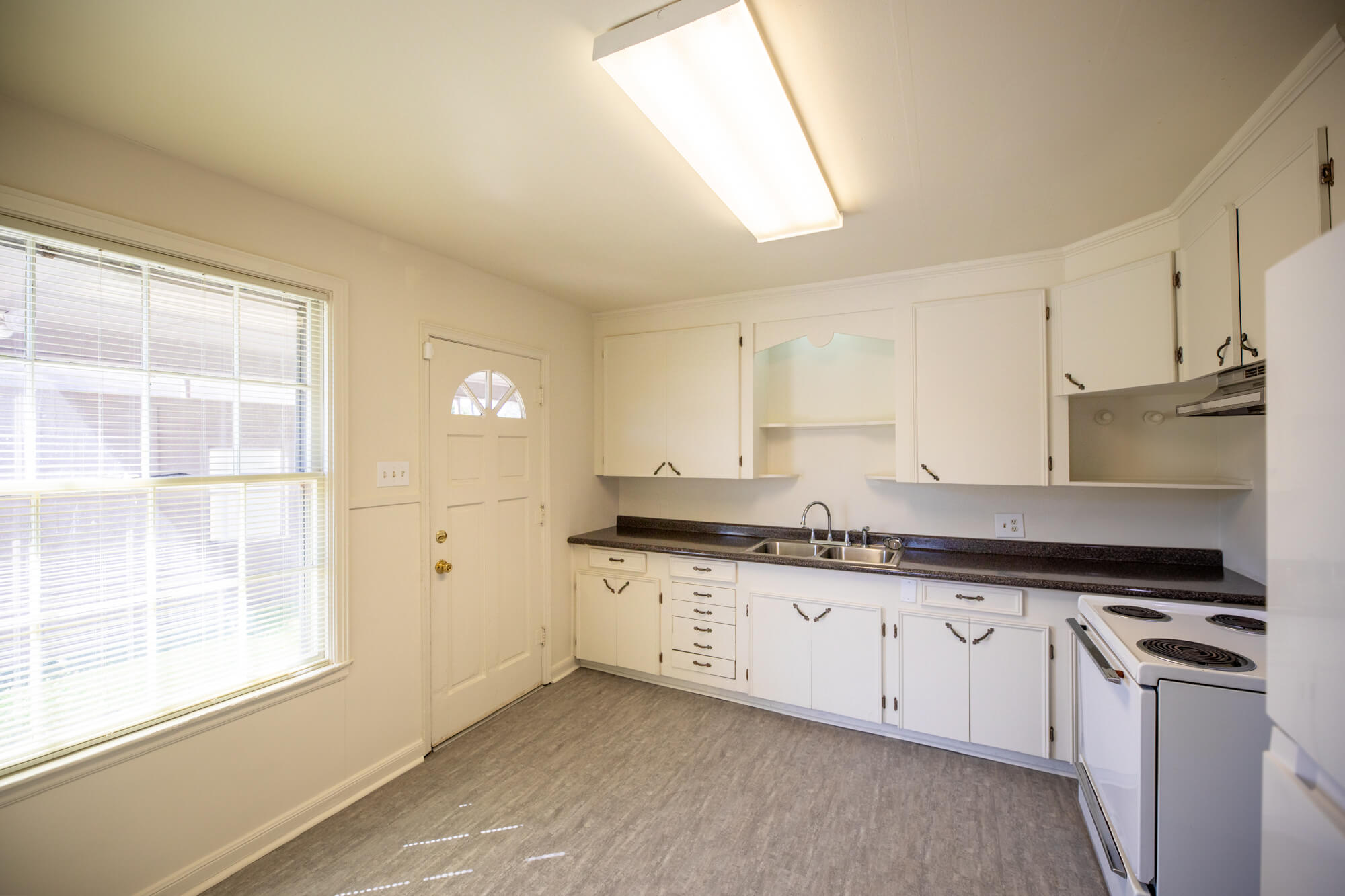 1921-10TH-STREET-kitchen