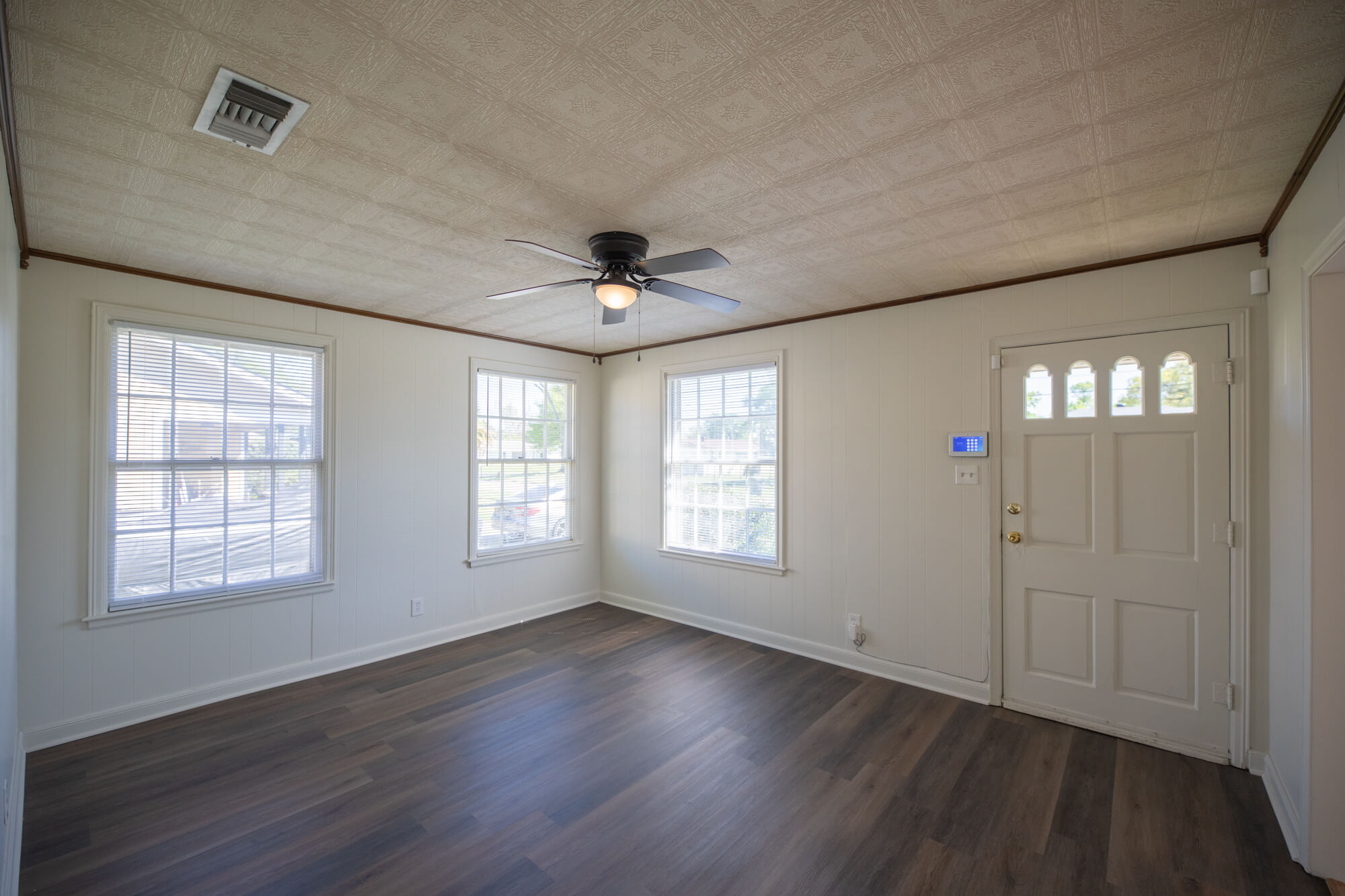 1921-10TH-STREET-living-alt