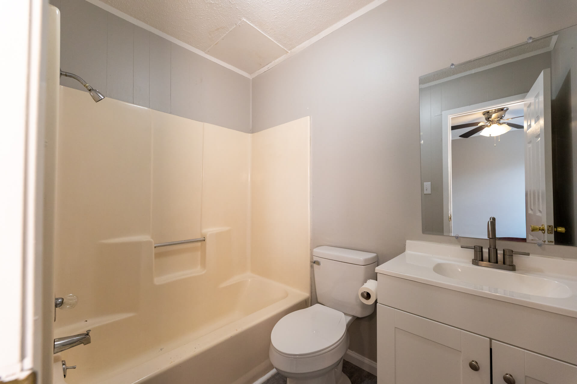 615-NAPOLEON-1_1-2026-bathroom