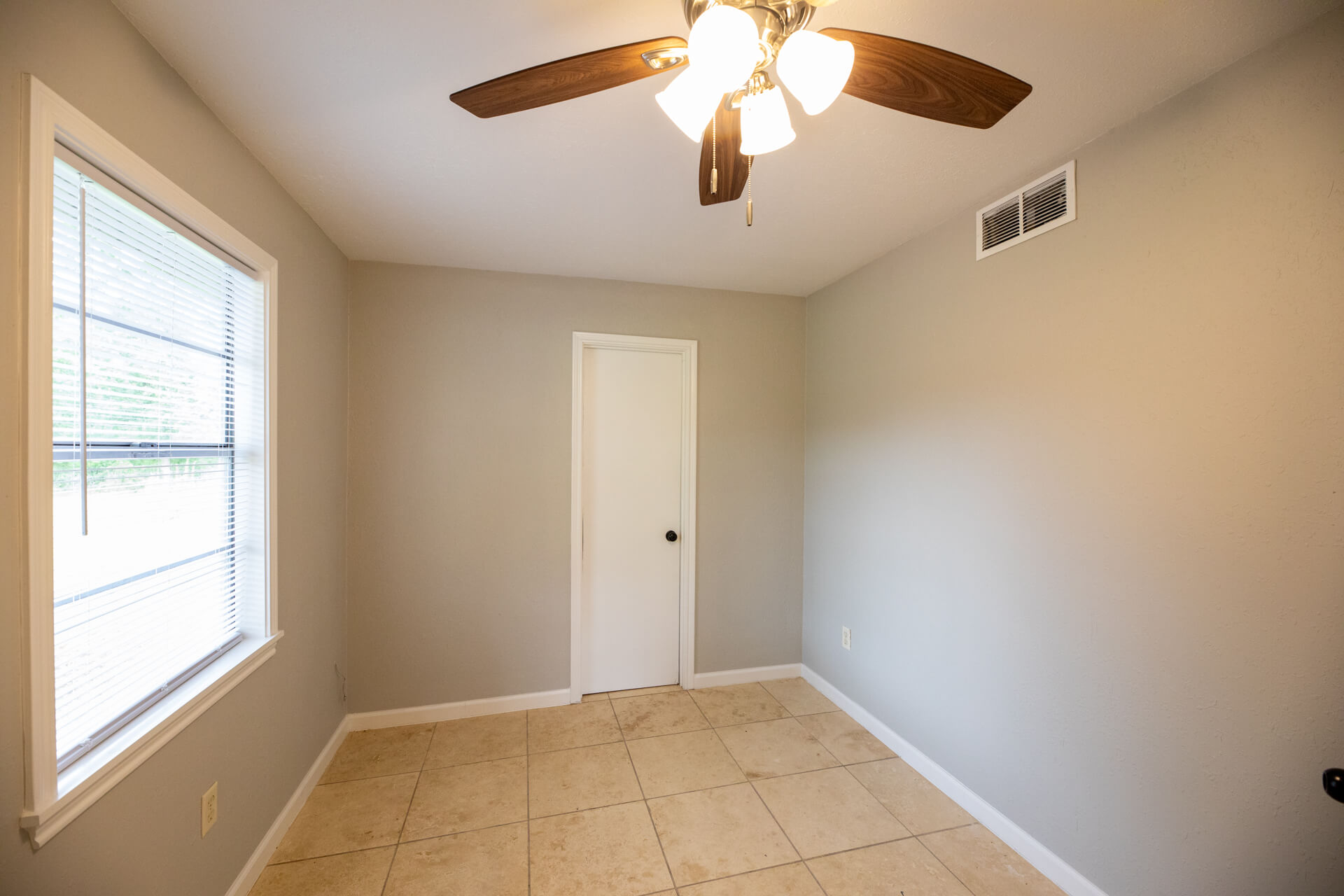2421-WALKER-ROAD-2-bedroom2