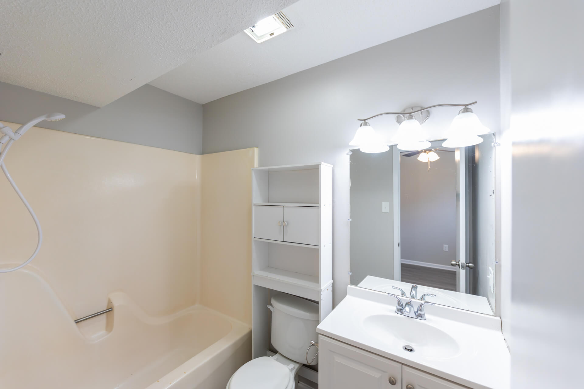 104-W-10TH-STREET-bathroom