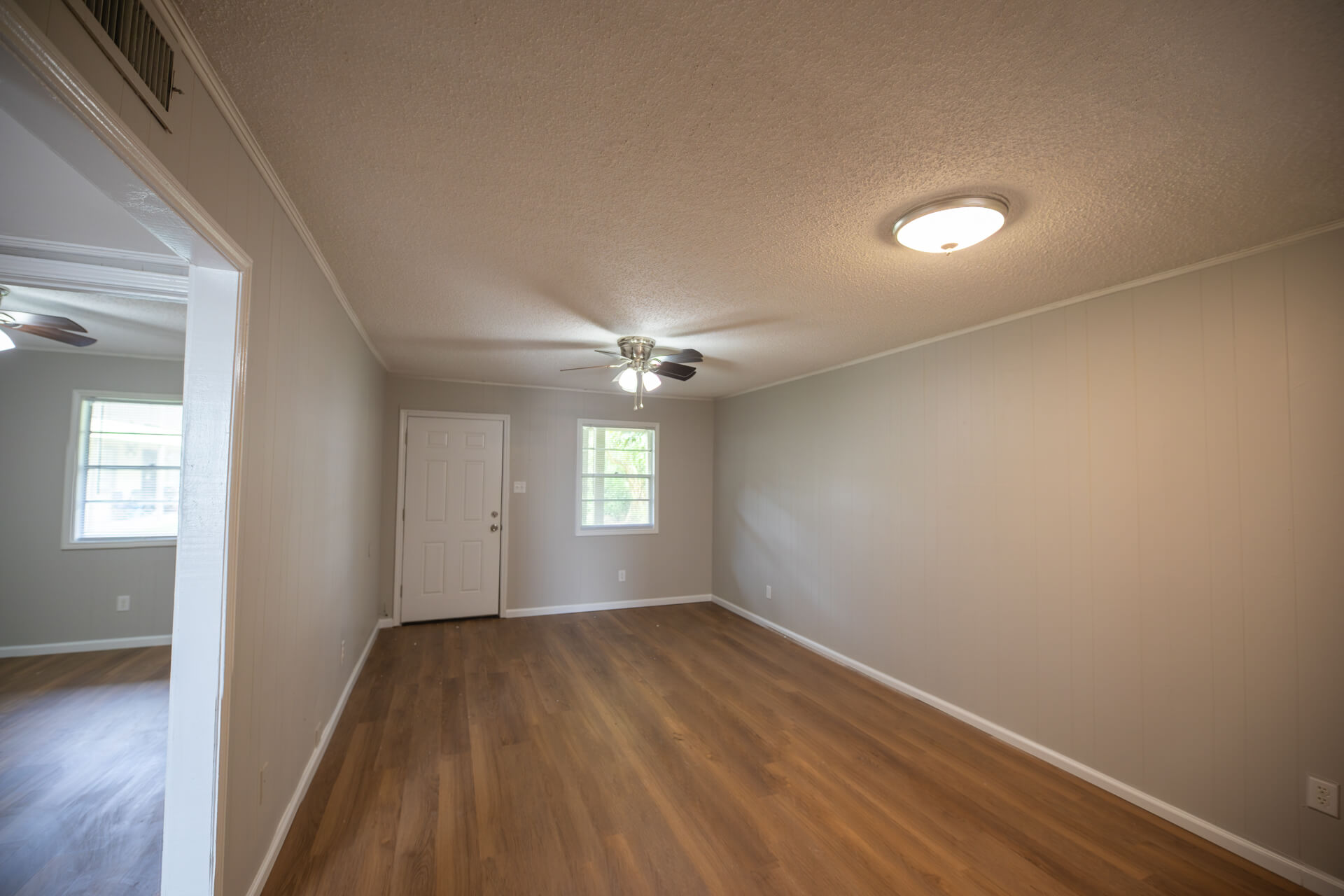 400-LIVE-OAK-9-living-alt