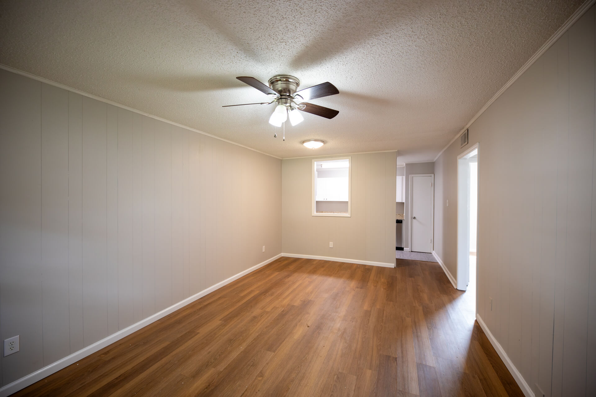 400-LIVE-OAK-9-living