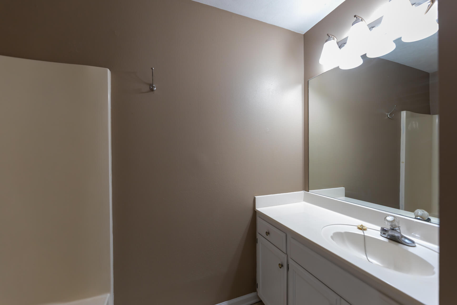 1812-ESTHER-3-bathroom-alt