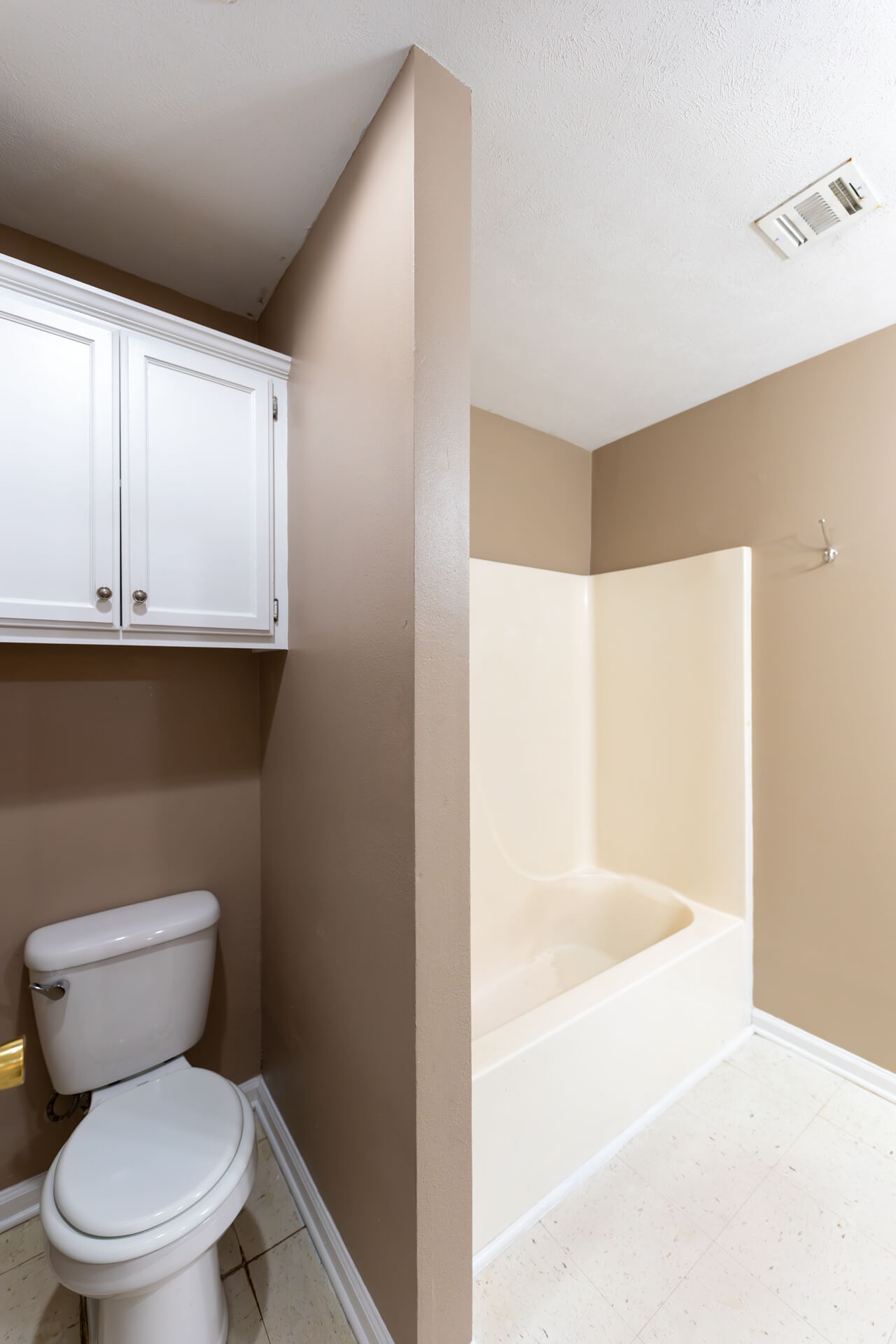 1812-ESTHER-3-bathroom