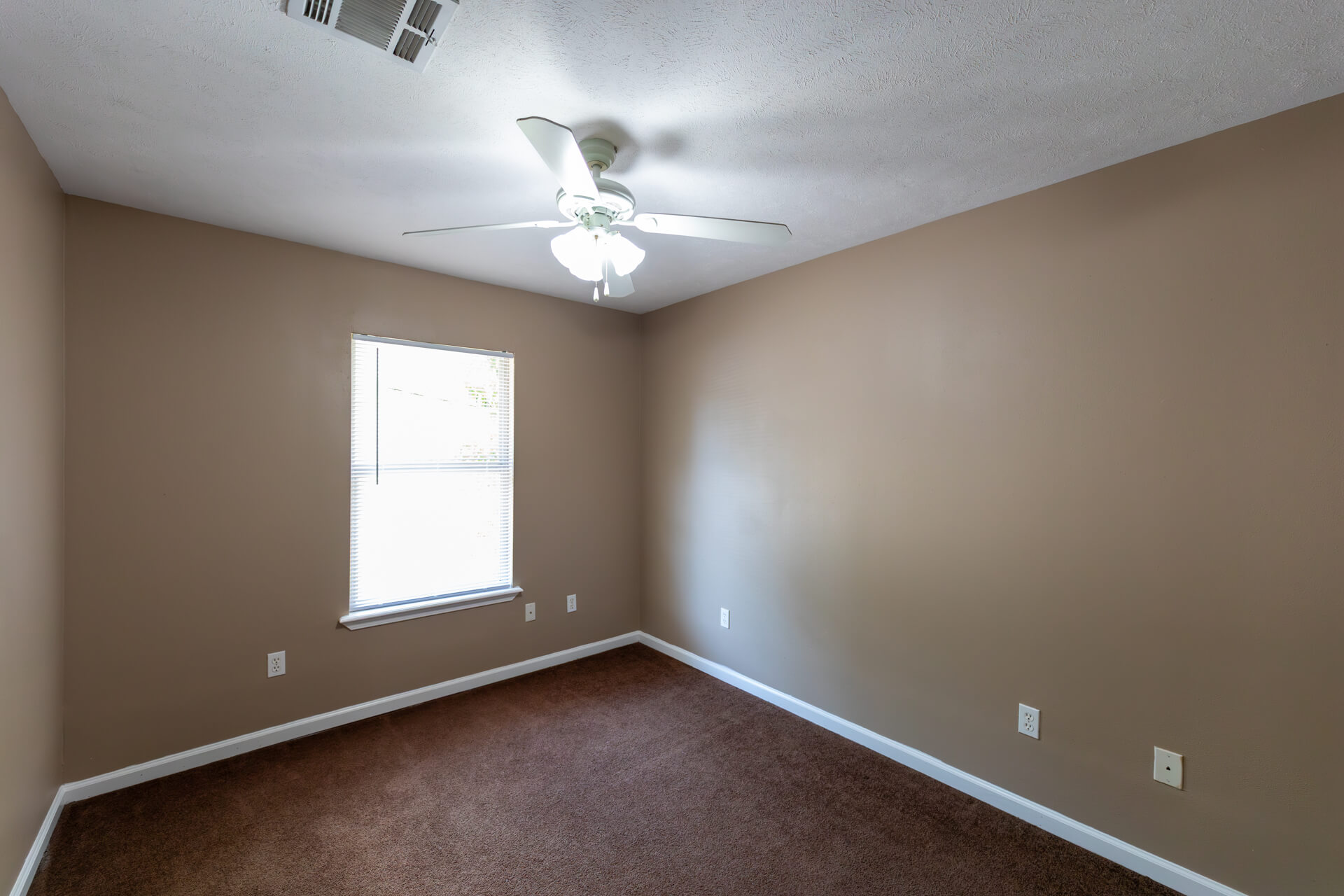 1812-ESTHER-3-bedroom2